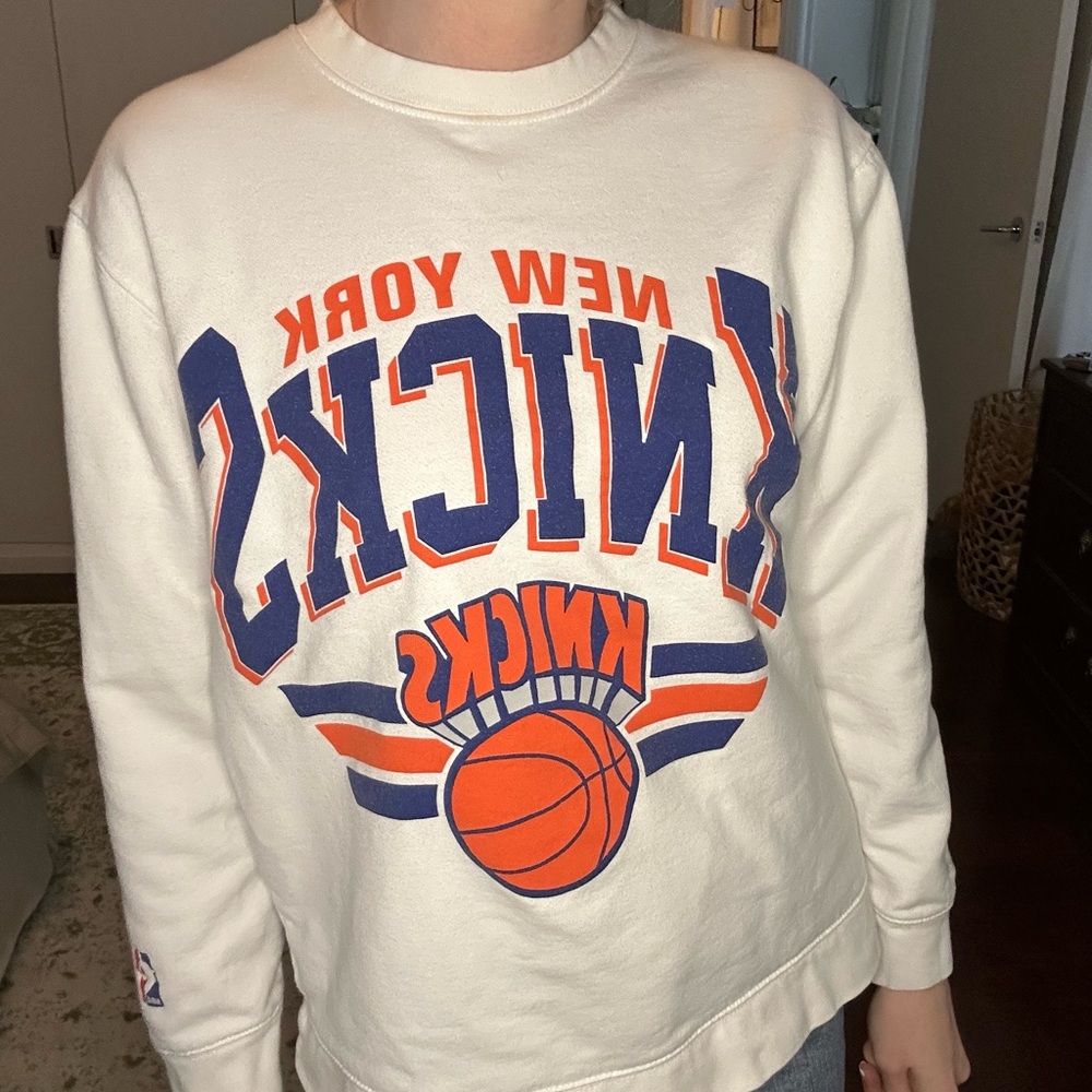 White Crewneck Sweater with Bold Knicks Graphic